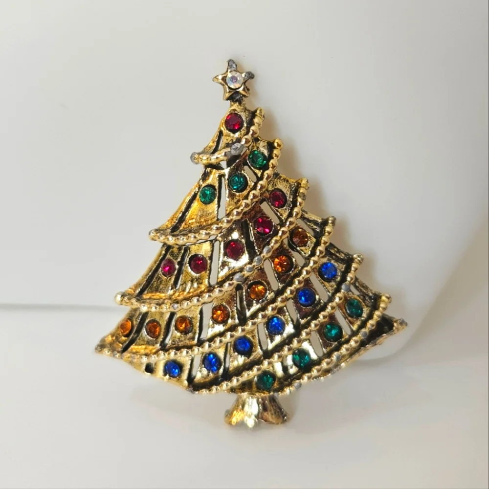 Vintage Christmas tree rhinestone brooch/ pin
